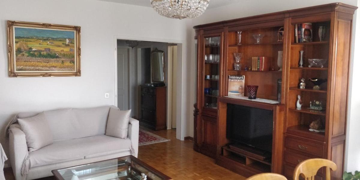 Spacious 2 Bedroom In *