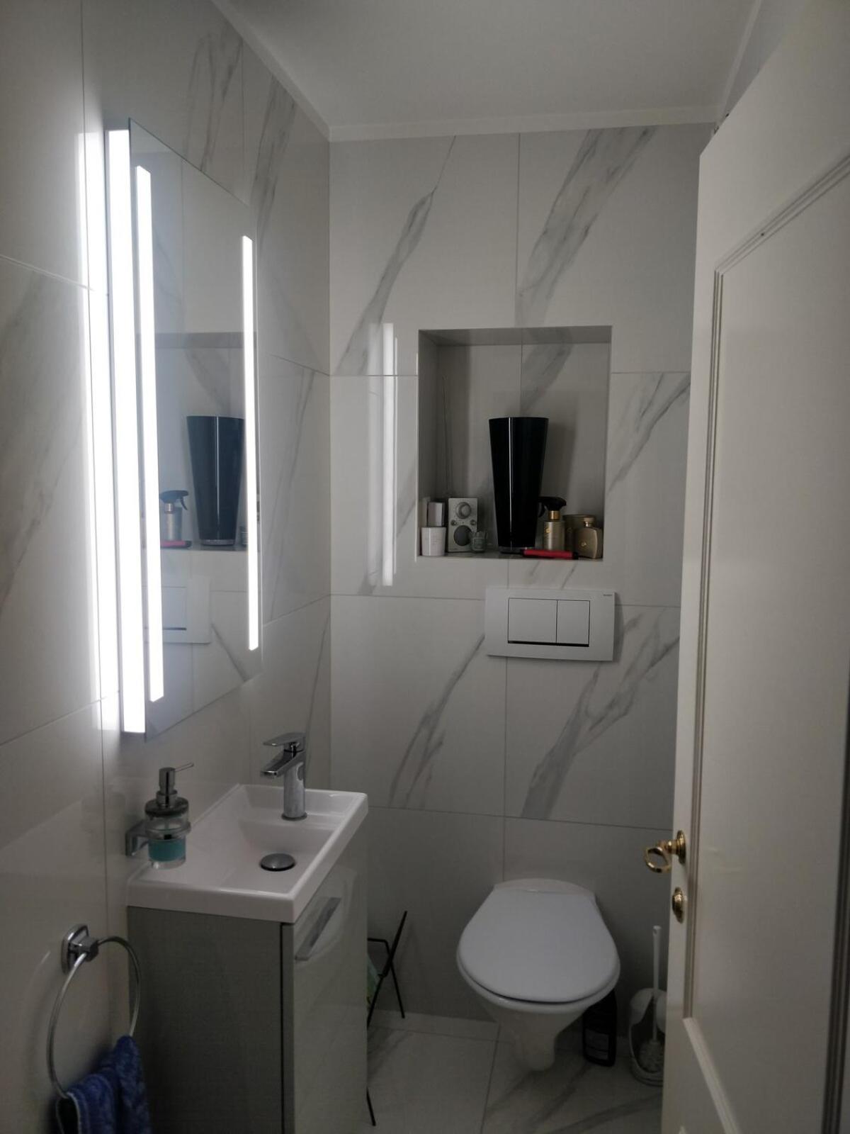 Spacious 2 Bedroom In Apartment *