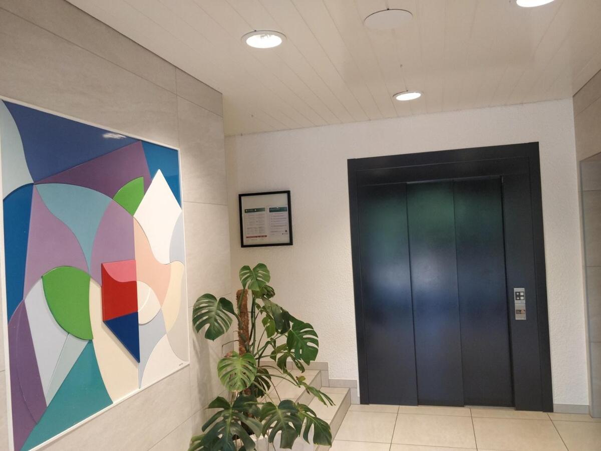 Spacious 2 Bedroom In Apartment