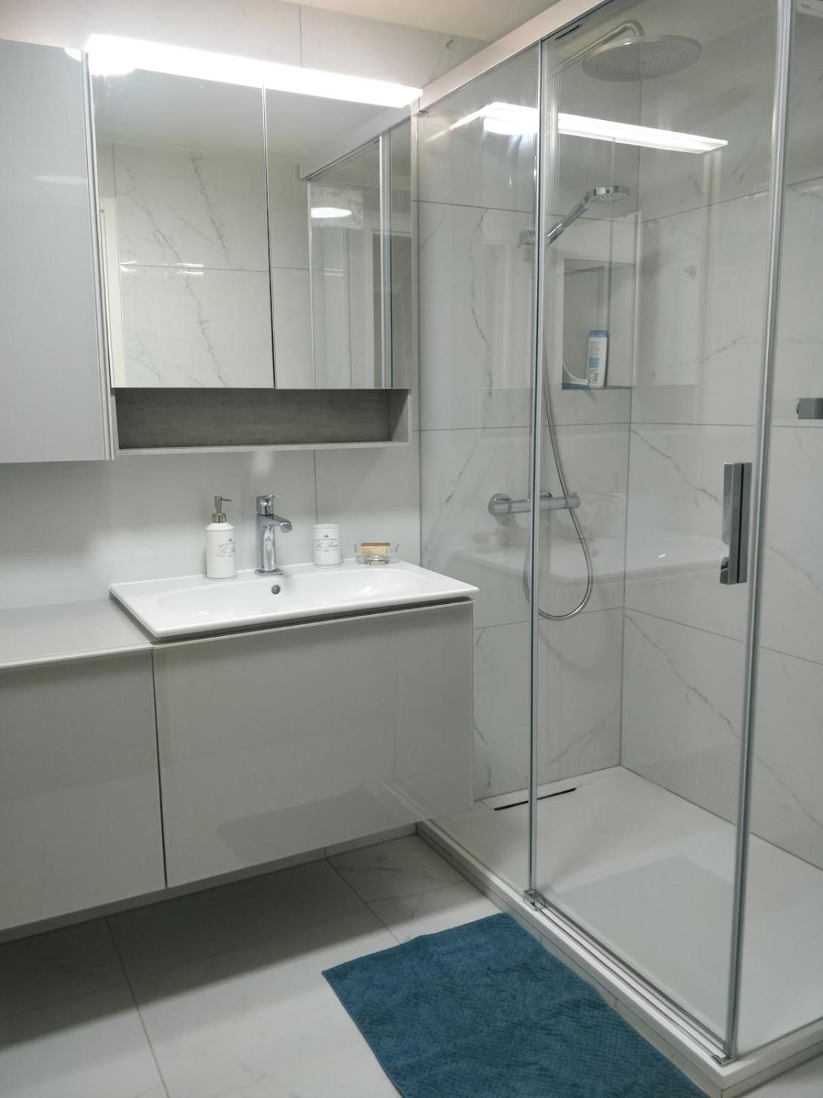 Spacious 2 Bedroom In * Genf