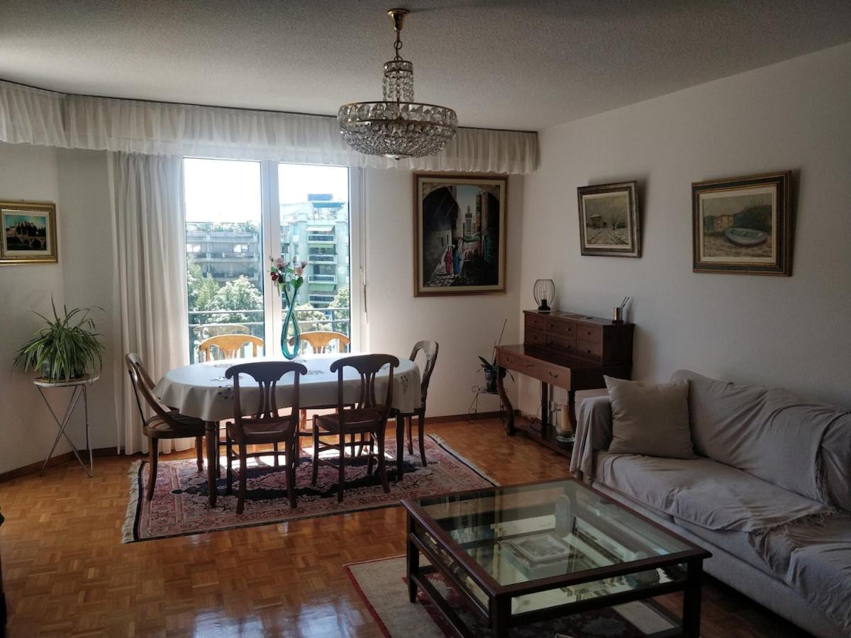 Spacious 2 Bedroom In Apartment *